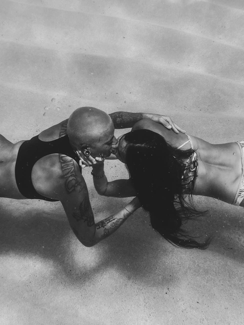 women kissing underwater